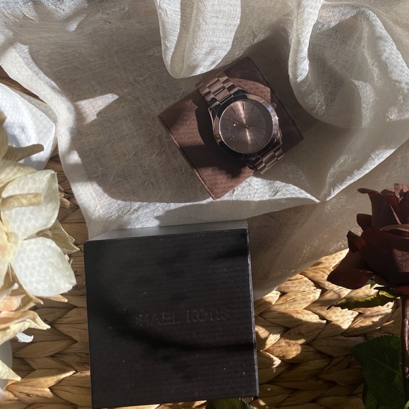 Micheals Kors Watch ❌❌SOLD❌❌ - Picture 2 of 4